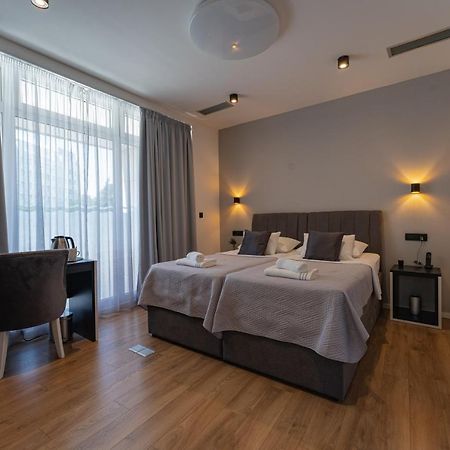 Sky & Sun Luxury Rooms With Private Parking In The Garage Zadar Exterior foto
