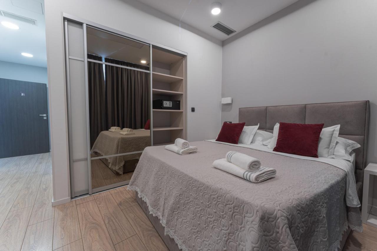 Sky & Sun Luxury Rooms With Private Parking In The Garage Zadar Exterior foto