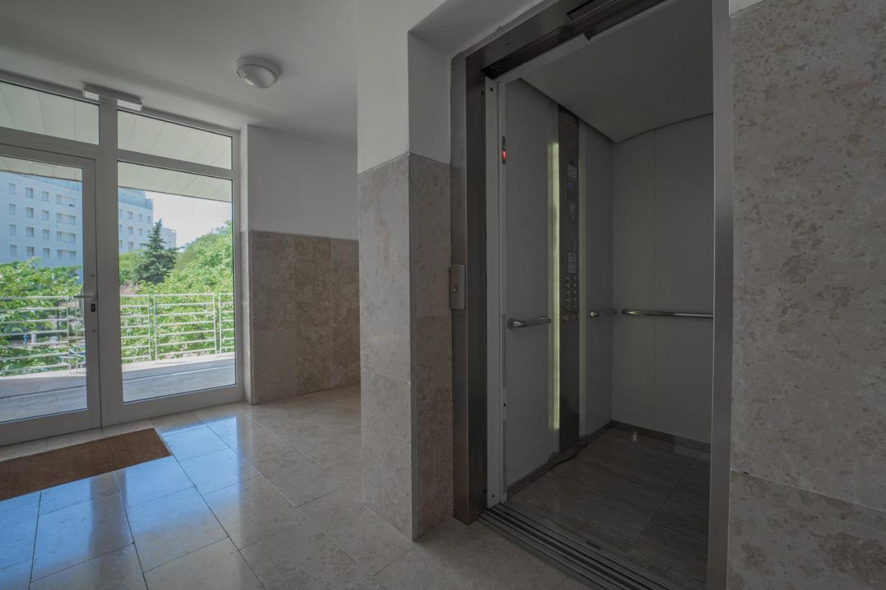 Sky & Sun Luxury Rooms With Private Parking In The Garage Zadar Exterior foto