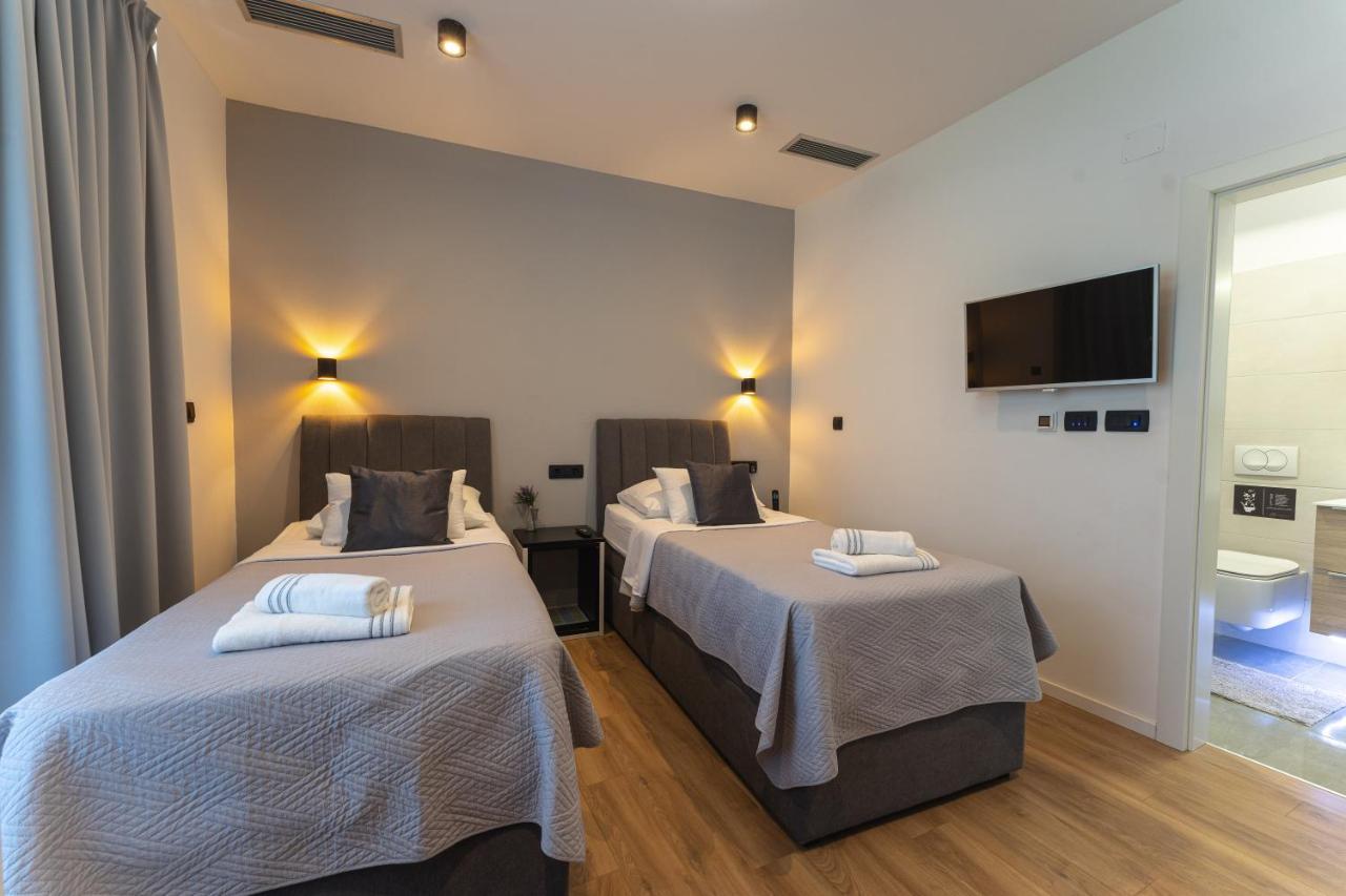 Sky & Sun Luxury Rooms With Private Parking In The Garage Zadar Exterior foto