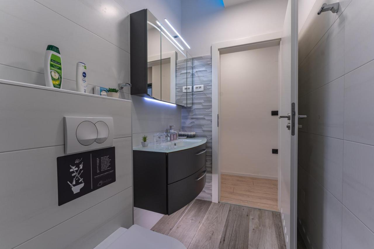 Sky & Sun Luxury Rooms With Private Parking In The Garage Zadar Exterior foto