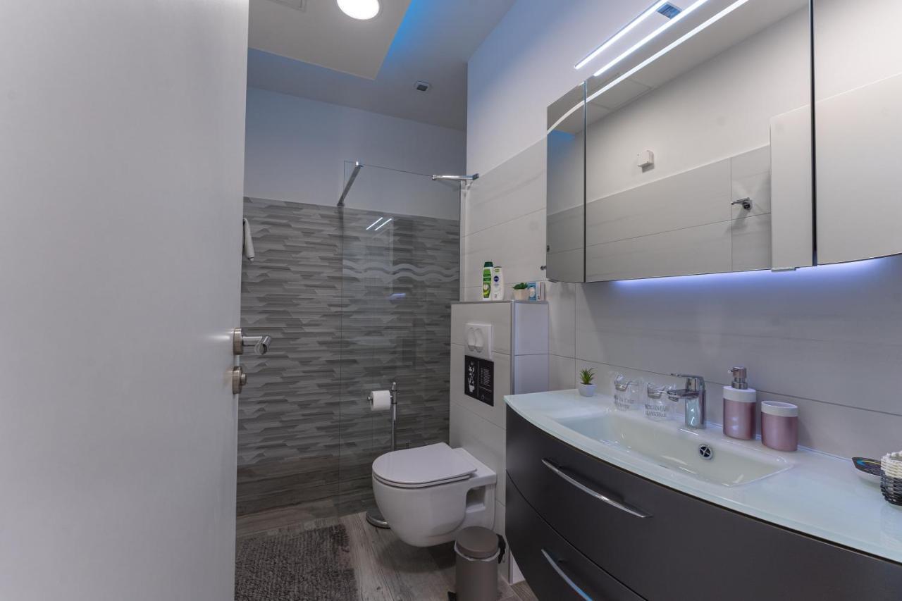 Sky & Sun Luxury Rooms With Private Parking In The Garage Zadar Exterior foto
