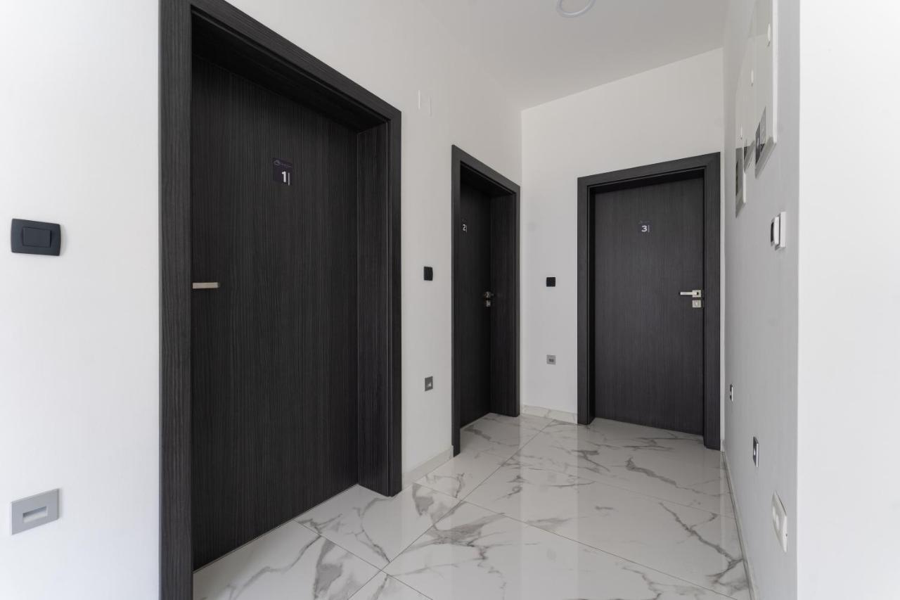 Sky & Sun Luxury Rooms With Private Parking In The Garage Zadar Exterior foto