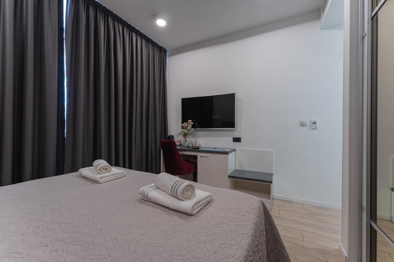 Sky & Sun Luxury Rooms With Private Parking In The Garage Zadar Exterior foto