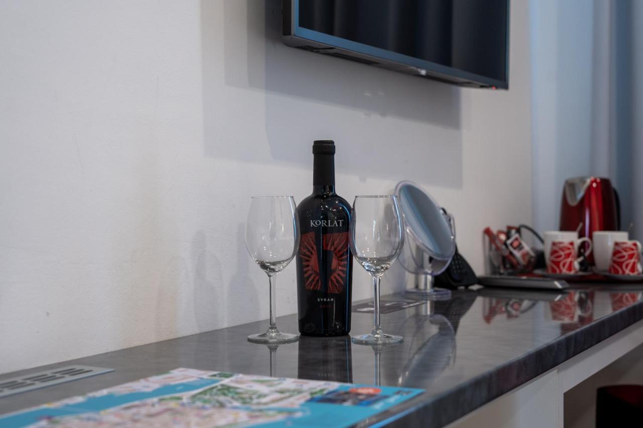 Sky & Sun Luxury Rooms With Private Parking In The Garage Zadar Exterior foto