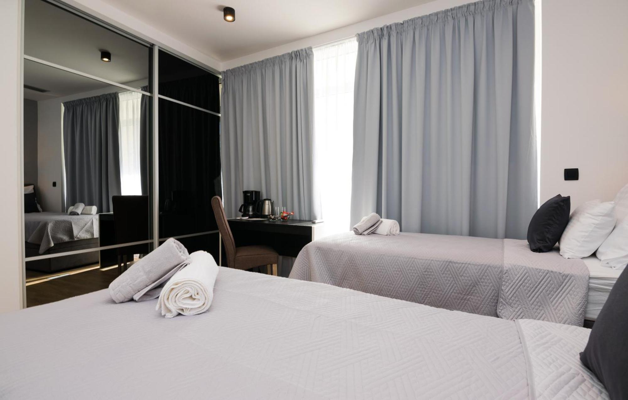 Sky & Sun Luxury Rooms With Private Parking In The Garage Zadar Quarto foto